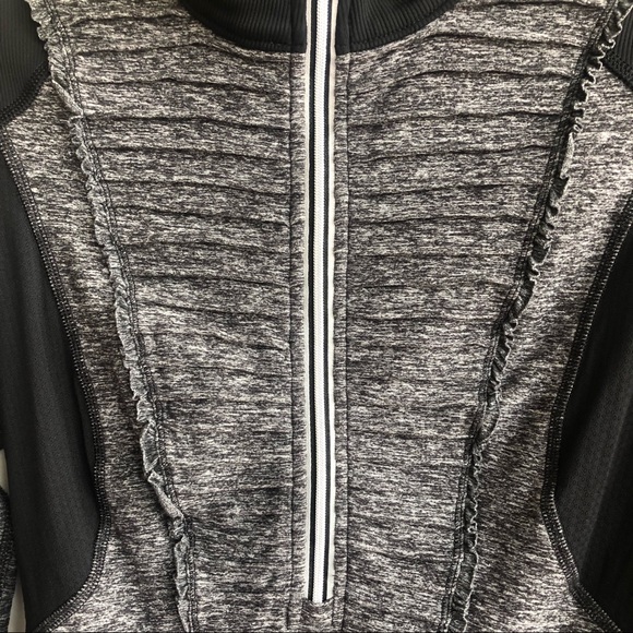 LULULEMON Run: Your Heart Out Pullover | Sz 6 - Picture 10 of 12